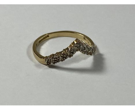 A 9CT GOLD WISHBONE DIAMOND RING, WEIGHT 1.6G 