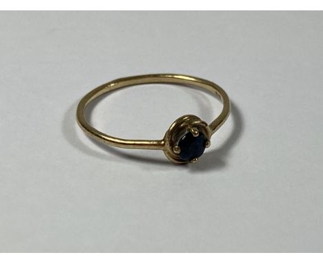 A 9CT GOLD RING WITH SAPPHIRE STONE, WEIGHT 1G 