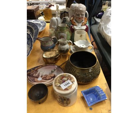 A LARGE QUANTITY OF CERAMIC ITEMS TO INCLUDE A COFFEE POT, VASES, POTS, ETC 