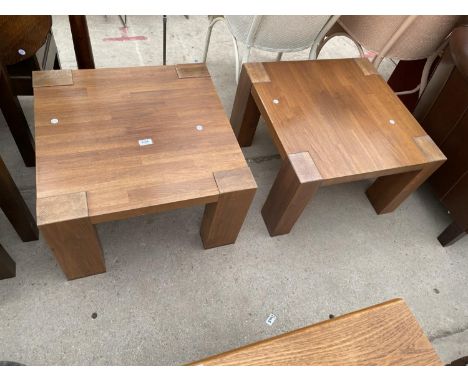 A PAIR OF LOW MODERN LAMP TABLES, 23.5" SQUARE 