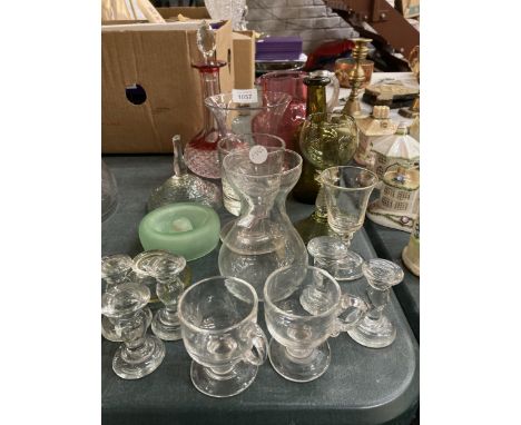 A QUANTITY OF GLASSWARE TO INCLUDE VASES, GLASSES, ETC PLUS A CRANBERRY JUG AND DECANTER 