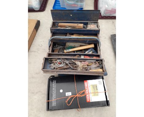 AN ASSORTMENT OF TOOLS TO INCLUDE HAMMERS AND PLIERS ETC 