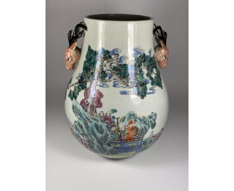 A LARGE CHINESE REPUBLIC PERIOD TWIN STAG HANDLED VASE, SEAL MARK TO BASE, HEIGHT 33CM 