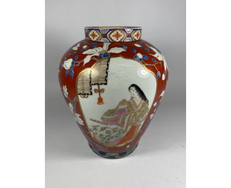 A LARGE JAPANESE MEIJI PERIOD (1868-1912) OVOID FORM WITH RED ENAMEL AND FLORAL DESIGN, HEIGHT 24CM 