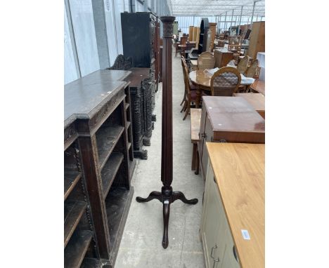 AN EARLY 20TH CENTURY MAHOGANY AND INLAID STANDARD LAMP ON TRIPOD BASE 
