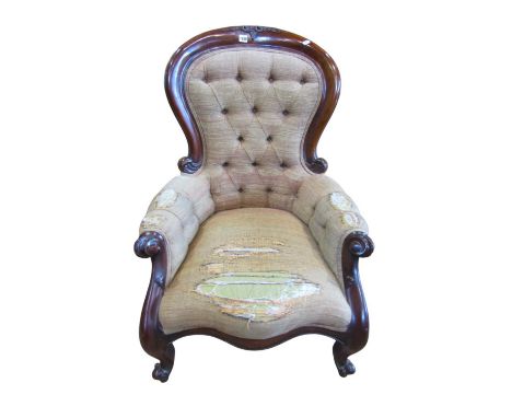 A Victorian mahogany spoonback chair with button seat 