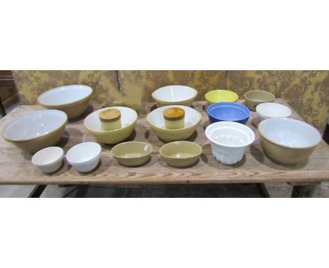 Kitchenalia - a large collection of vintage mixing bowls, etc