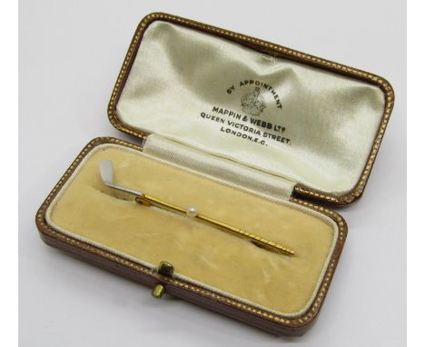 Novelty 15ct brooch / tie pin in the form of a golf club, set with a single pearl, 5.7cm L approx, 2.5g, contained in a Mappi
