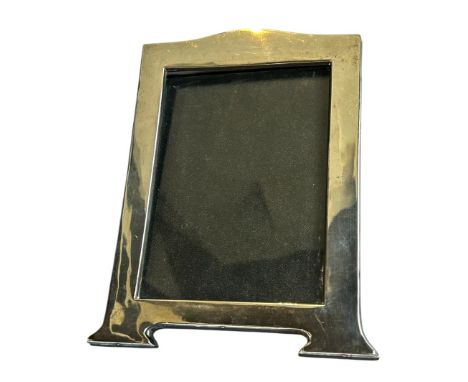 A silver photograph frame opening 15cm x 11cm, easel (af)