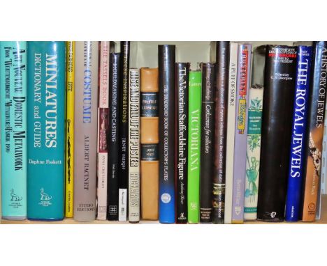 A library referencing collectables including jewellery and ceramics, miniatures and textiles (20)