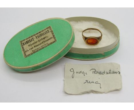 17th century yellow metal carnelian signet ring, the seal depicting the she-wolf suckling Romulus and Remus, stamped to outer