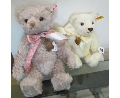 Two Steiff Teddy Bears comprising limited edition commemorative Royal Platinum Bear no 690303 with certificate and Danbury Mi