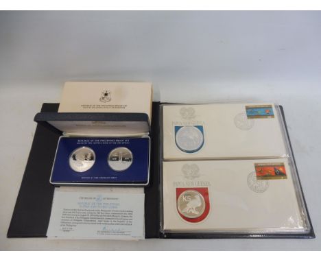 A cased Franklin Mint 1978 Republic of the Philippines Fifty-Piso and Twenty-Five Piso proof set plus a folder of 1975 first 