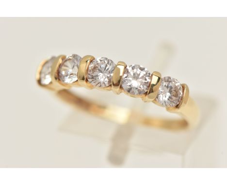 A 14CT GOLD RING, five circular cut cubic zirconia, bar set in yellow gold, hallmarked 14ct Birmingham, ring size O, approxim
