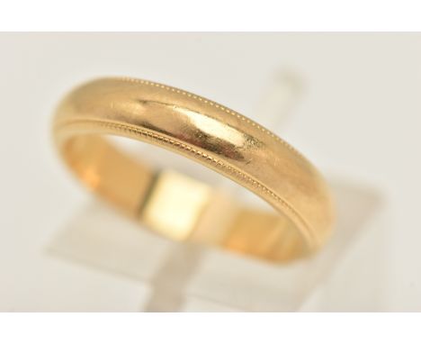 AN 18CT GOLD BAND RING, beaded edge and polished centre, approximate band width 4.0mm, hallmarked 18ct London, ring size K 1/
