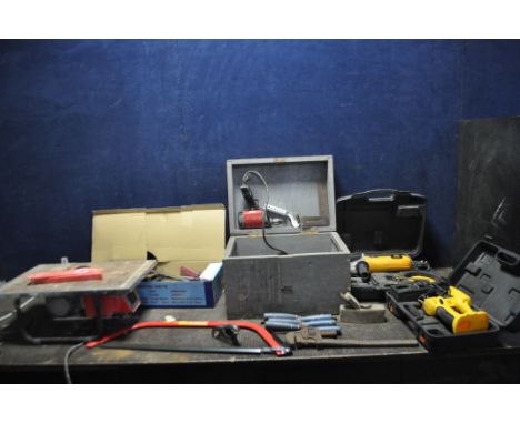 A WOODEN TOOLBOX CONTAINING TOOLS AND VARIOUS POWER TOOLS including a Stanley No.90J plane, Stanley chisels, a Gordon 18 Stil