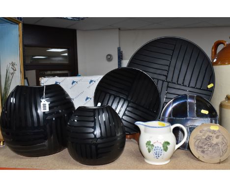A GROUP OF SEVEN POOLE POTTERY ITEMS to include four pieces of 'Vogue' patterned decorative items to include a purse vase hei