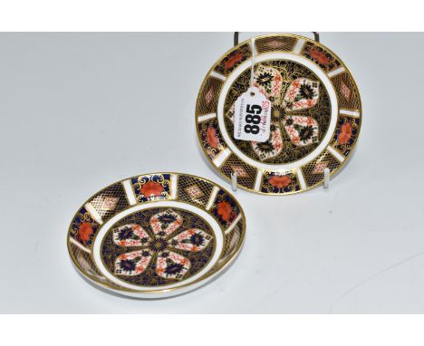 TWO ROYAL CROWN DERBY IMARI 1128 TRINKET DISHES diameter of both 10cm, both with red back stamps, one with a XXXIX/1976 date 