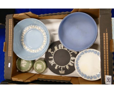 A large collection of Wedgwood items to include: large footed fruit bowl, large Queensware similar item, sage green trinket b