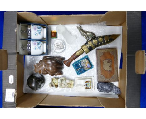 Collection of small collectable items: Collection includes crested china cheese dishes, various scultures, Royal Worcester eg