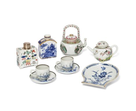 A group of Chinese export porcelainQing dynasty, 18th centuryComprising: a famille verte teapot with overhead handle and asso