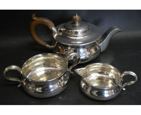 A George V Silver Three Piece Tea Service, comprising teapot, sugar bowl and cream jug, London 1916, 28 ozs.