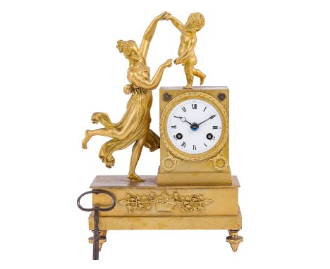 EMPIRE FIGURENPENDULE Frankreich 1.H.19.Jahrhundert, Bronze vergoldet, architektonischer Aufbau mit Figuren aus der antiken M