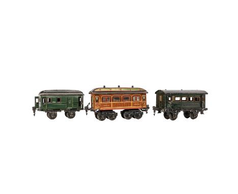 MÄRKLIN 3-tlg Konvolut Personen- und Gepäckwagen, 1920er Jahre, Spur 0, darunter 1 teakbrauner französischer Schlafwagen mit 