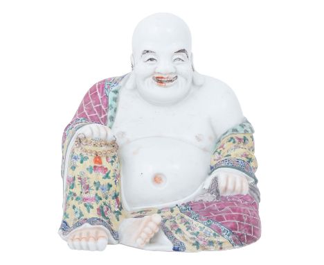 CHINA "Budai" Tung Chih - 1861-1875. Porzellan, lachender Budai in floral bemaltem Gewand, die Gebetskette in seiner Rechten,