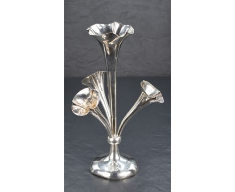 An Edwardian silver four-branch epergne, the large central and three smaller shaped trumpets raised on a four socket boss and