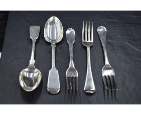 Two William IV silver Hanoverian pattern dessert forks, engraved with lion passant crest to reverse, marks for London 1833, m