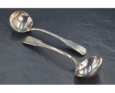 A pair of George III silver fiddle pattern sauce ladles, marks for London 1815 (1st September-28th May) maker Paul Storr, 17c