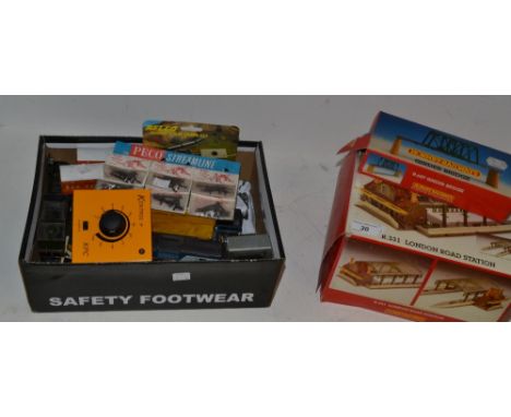 Toys - Hornby Railways Girder Bridge, boxed; London Rd Station R331, boxed; other track and signals; a GWR boxed steam engine