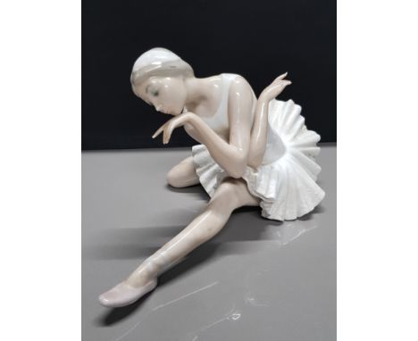 LLADRO FIGURE 4855 DEATH OF A SWAN BALLERINA