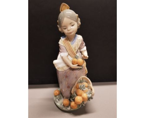 LLADRO FIGURE 1422 MISS VALENCIA WITH BOX