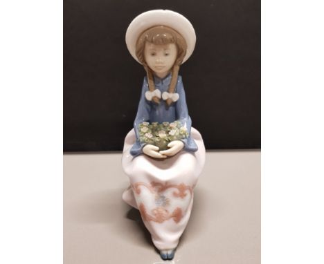 LLADRO FIGURE 5554 PRETTY AND PRIM SIGNED