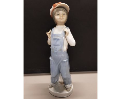 LLADRO FIGURE 4898 BOY FROM MADRID