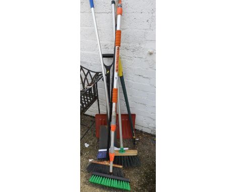 Garden Tools - Brushes 
