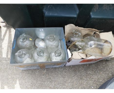 Quantity of Demijohns and Car Headlamp 