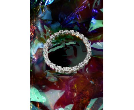 A MAGNIFICENT DIAMOND NECKLACE/BRACELET COMBINATION, By HARRY WINSTONThe highly articulated collar designed as a graduated se