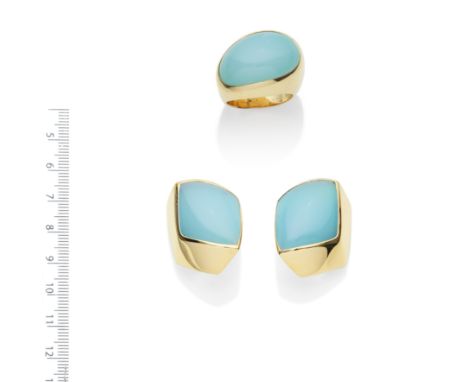 A CHALCEDONY 'BISQUIT' RING AND A PAIR OF CHALCEDONY 'PLATEAU' EARCLIPS,  BY VHERNIERObliquely-set with a cabochon chalcedony