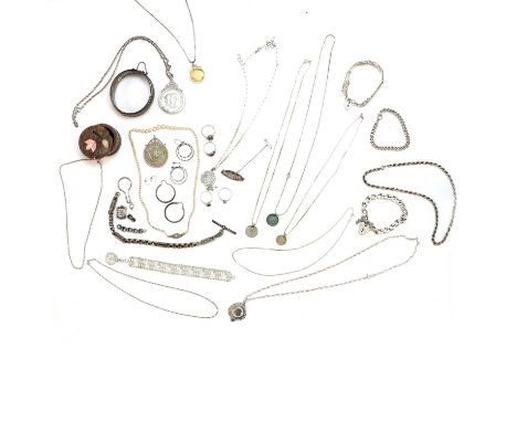 A quantity of silver jewellery,to include a graduated cultured freshwater pearl necklace, 2.80mm to 7.20mm in size, strung pl