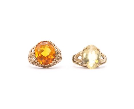 Two 9ct gold single stone rings,to include a 9ct gold citrine ring, with an oval mixed cut citrine claw set to a plain collet