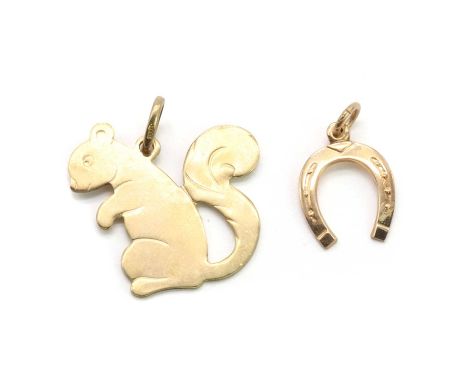 A small collection of jewellery,comprising of a 9ct gold squirrel pendant, import mark London 1973, a horseshoe charm marked 