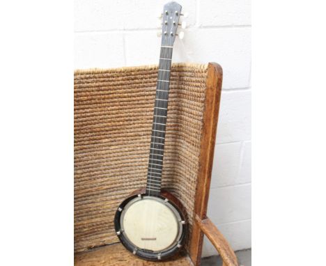 Vintage banjo hybrid with three double string courses