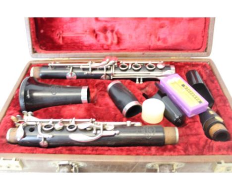 Boosey & Hawkes Imperial Symphony 1010 clarinet no. 120992, in original fitted case