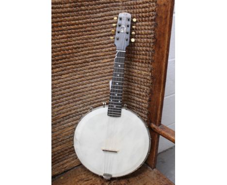 Vintage 8 string banjo mandolin by Whirle, in case