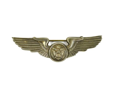 A WWII Second World War USAAF United States Army Air Force pilot wings badge. Stylized wings with a central US Army crest. Ma
