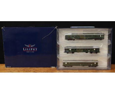 Bachmann Liliput First Class 1:87 HO Gauge L350032 Epoch IV fast regional train coach set, German DDR, comprising three coach