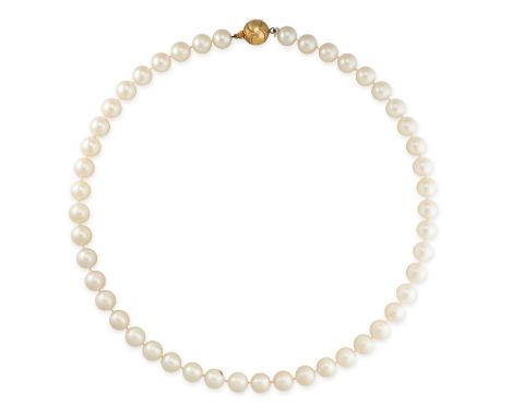 NO RESERVE - A VINTAGE PEARL NECKLACE Made in 9 carat yellow gold, textured clasp Forty-seven pearls, approximate diameter 8.